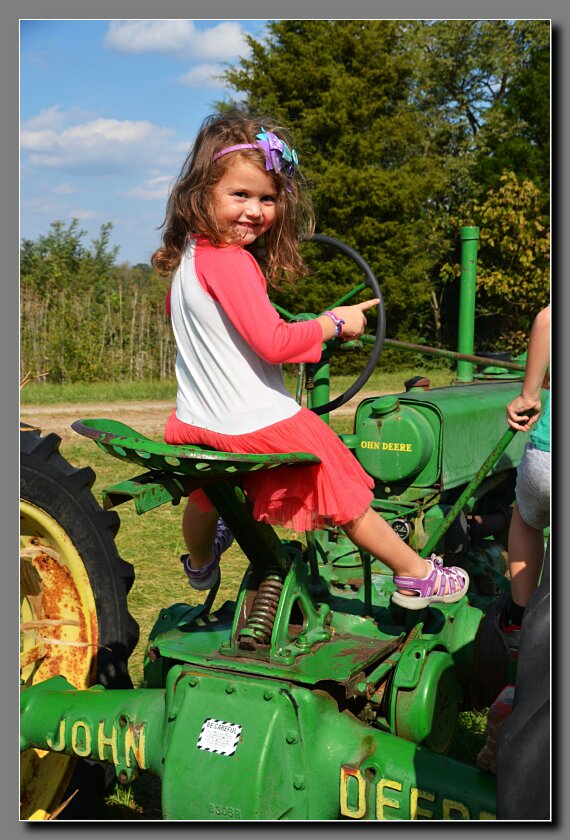 Kenz_tractor_driver