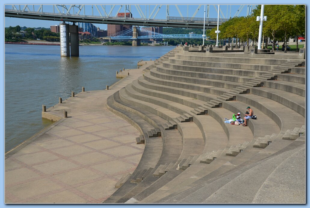 RiverFront_Serpentine_Wall